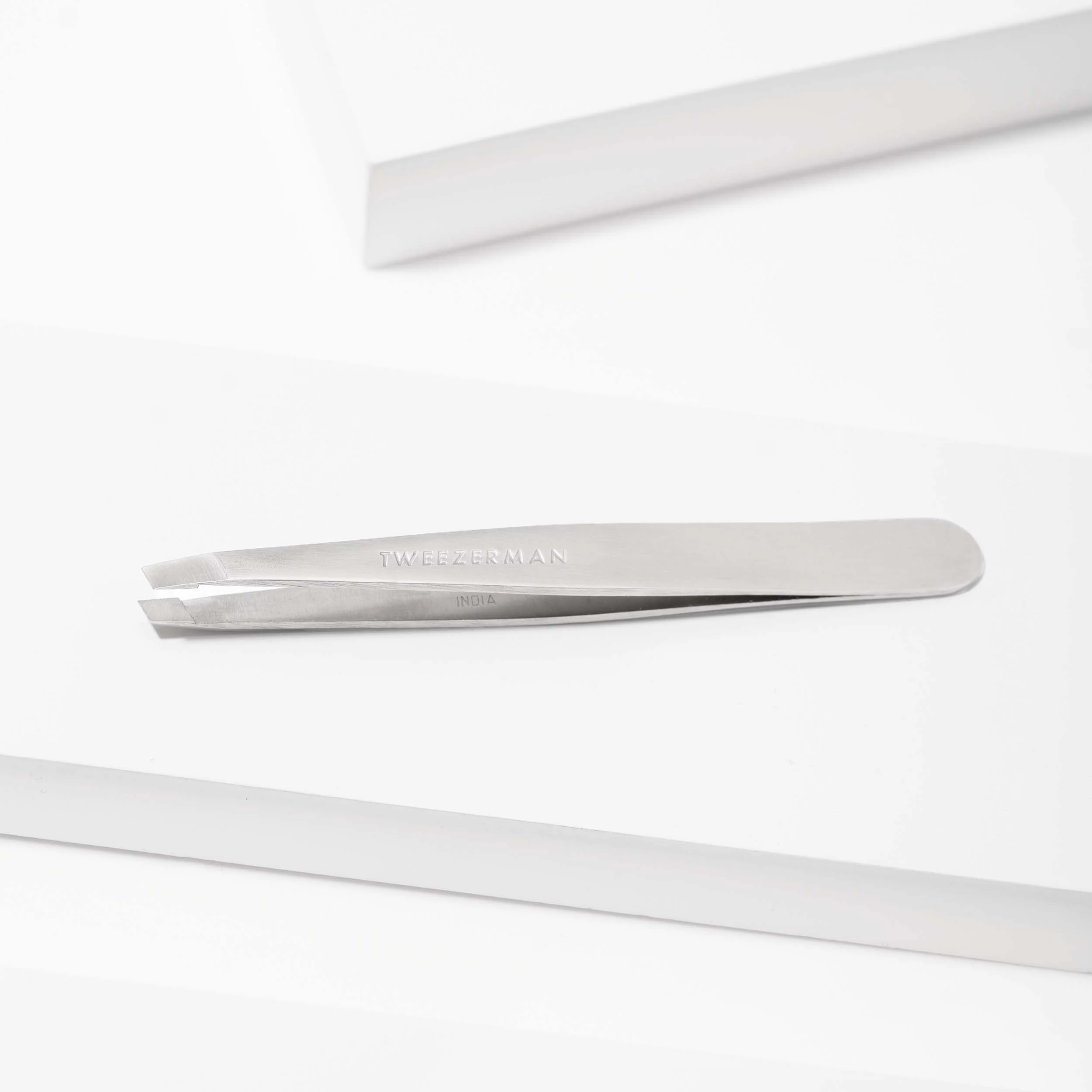 Classic Slant Tweezer - Image 9