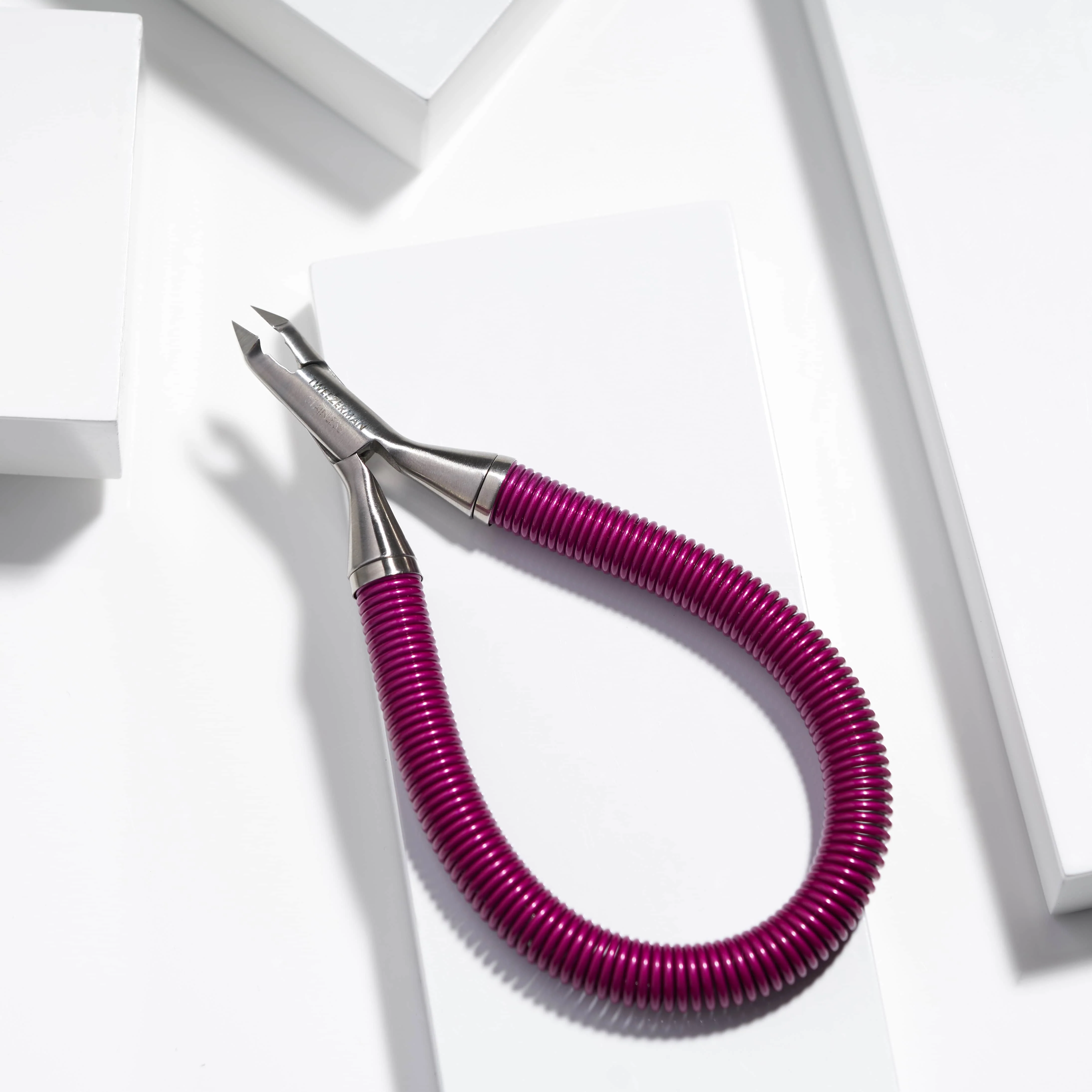 Grip And Snip Spiral Spring Cuticle Nipper - Image 4